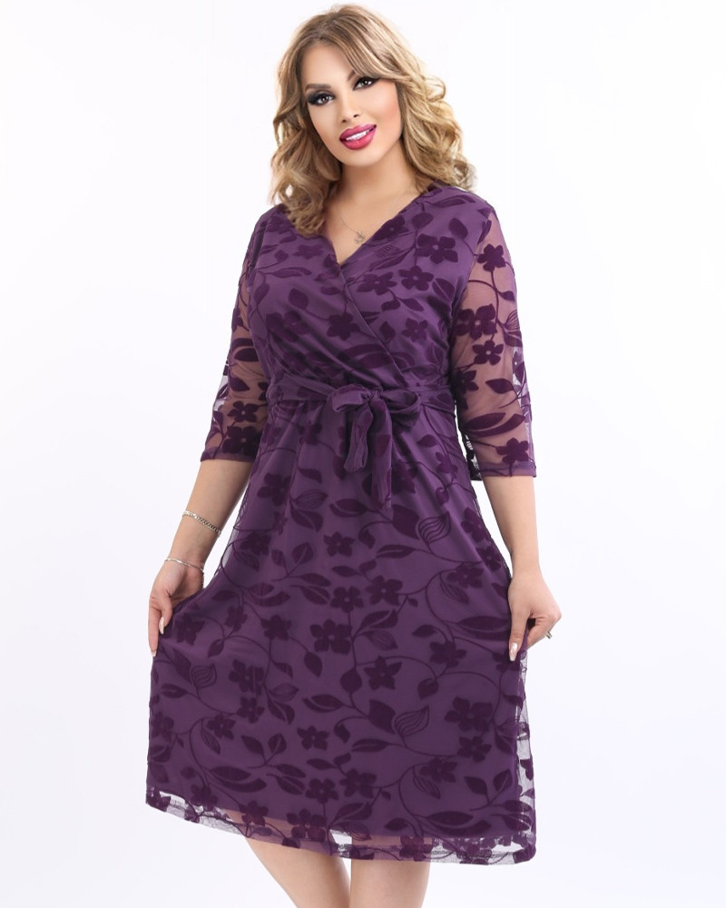 Rochie Alma, eleganta, cu broderie catifelata, culoare mov, cu decolteu in V