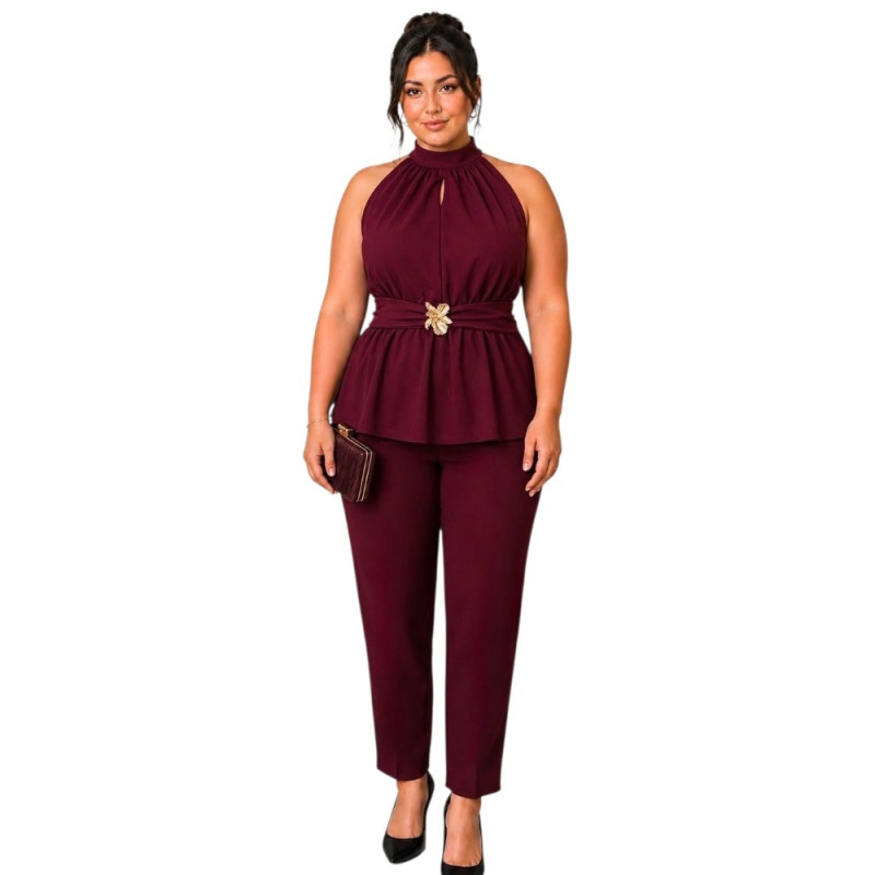 Compleu Elegant  Andra, din 2 Piese: Bluza Halter cu Broșă Aurie și Pantalon Drept, culoare bordo