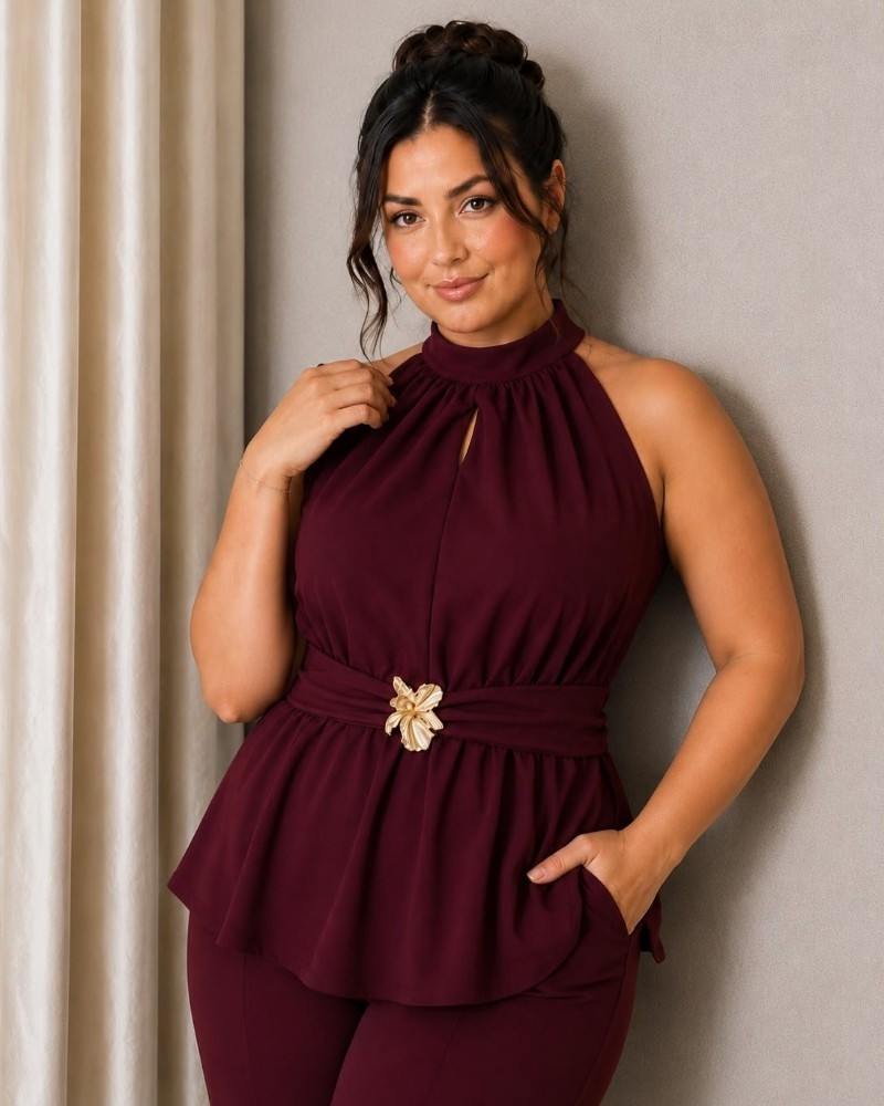 Compleu Elegant  Andra, din 2 Piese: Bluza Halter cu Broșă Aurie și Pantalon Drept, culoare bordo