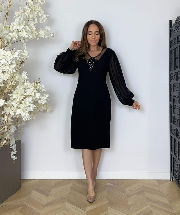 Rochie elegantă neagră tip conic cu mâneci din tull și aplicații%separator%%shop-name%%separator%%category%