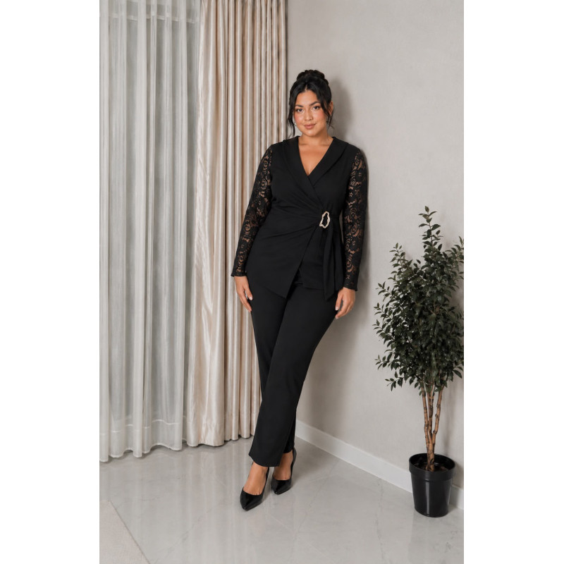 Alora, Compleu Elegant de Dama, culoarea negru – Bluza Petrecuta cu Catarama Drapata și Maneci din Dantela